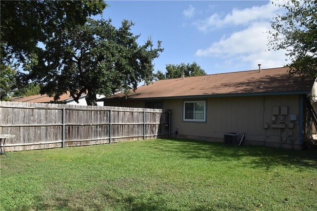 Building Photo - 12210 Dundee Dr