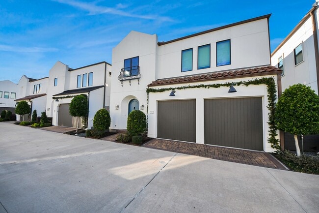 Building Photo - 1715 Maravilla Dr