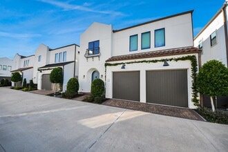 Building Photo - 1715 Maravilla Dr