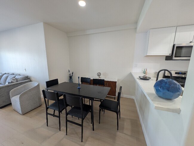 Foto del edificio - 11035 Moorpark St