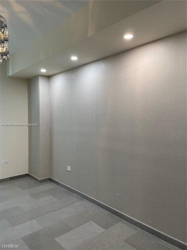 Foto del edificio - 2 br, 2 bath Condo - 88 SW 7th St Apt 3303