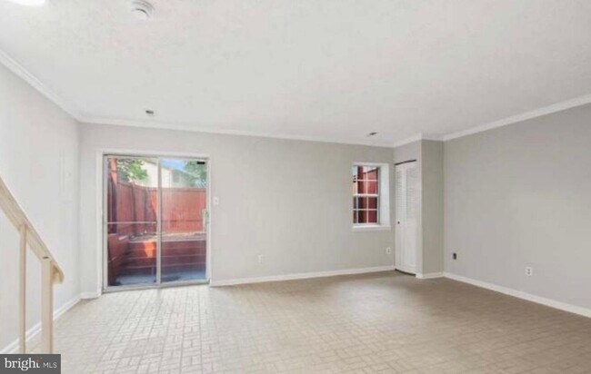 Foto del edificio - 5501 Woodlawn Manor Ct