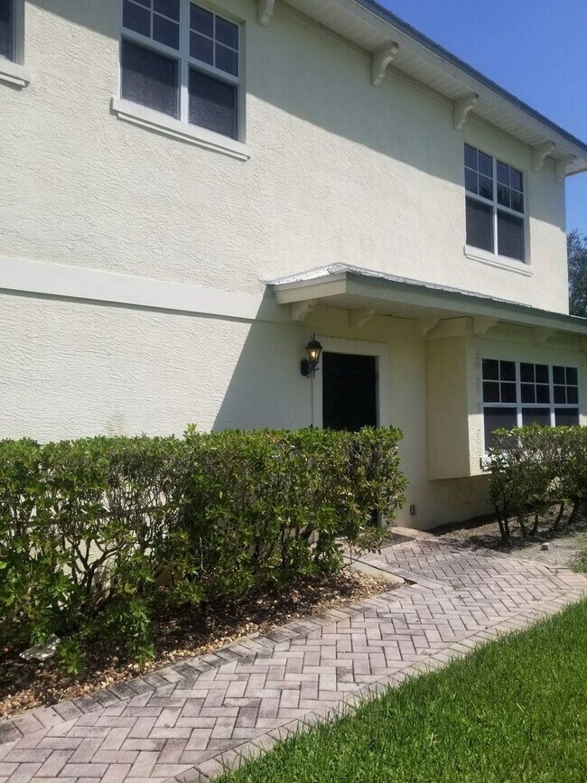 Building Photo - ? LIMITED TIME ONLY ?? For applicants meeting, all of our qualifications the owner is offering $5...
