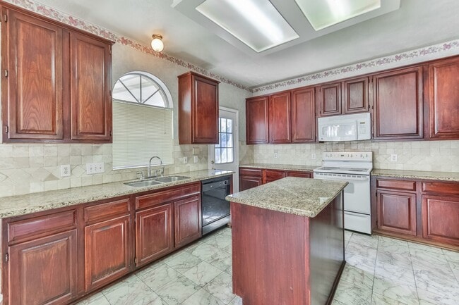 Foto del edificio - 8811 Earnestwood Dr