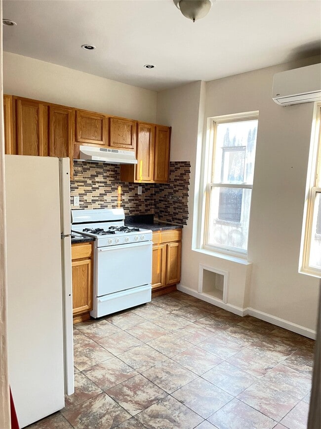 Building Photo - 4433 Carpenter Ave