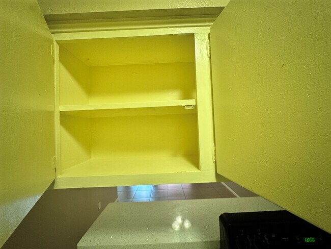 Foto del edificio - 2201 N Grand Blvd