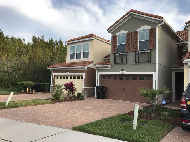 Building Photo - Beautiful townhome