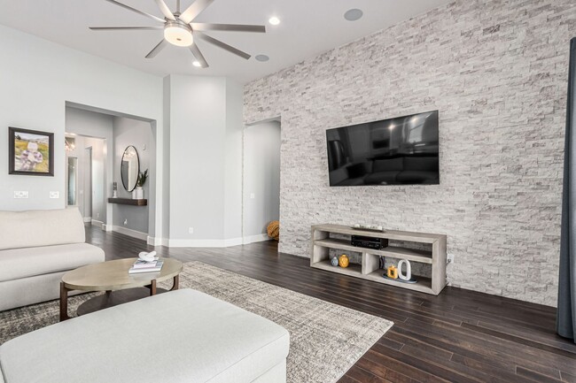 Foto del edificio - Your dream entertainer's home is here!