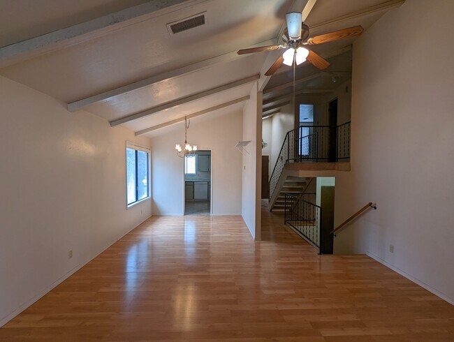 Foto del edificio - Crestview Duplex