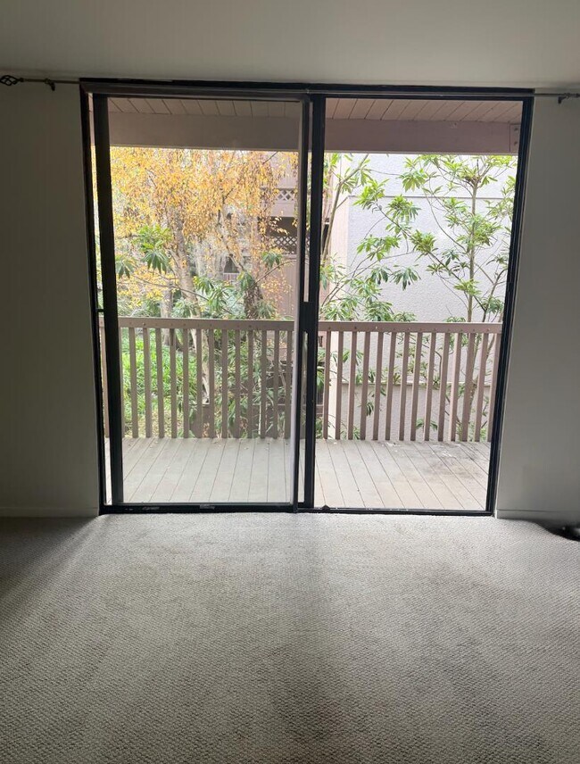 Foto del edificio - 6226 Shelter Creek Ln