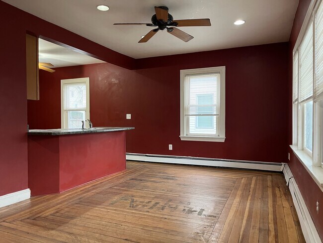 Foto del edificio - 79 Radcliffe Ave