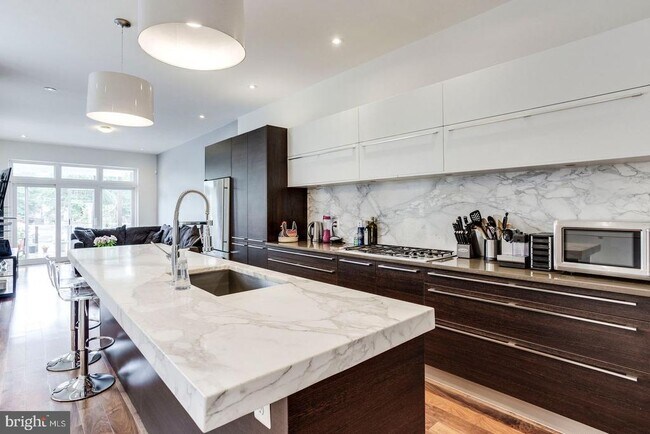 Foto del edificio - 1207 Girard St NW