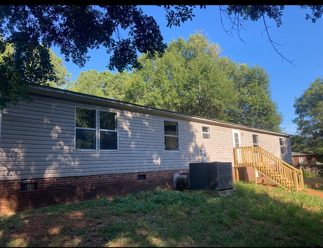 Foto del edificio - 319 Bridgeview Dr