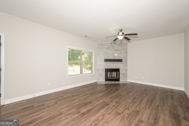 Building Photo - 707 Overlook Gln Dr
