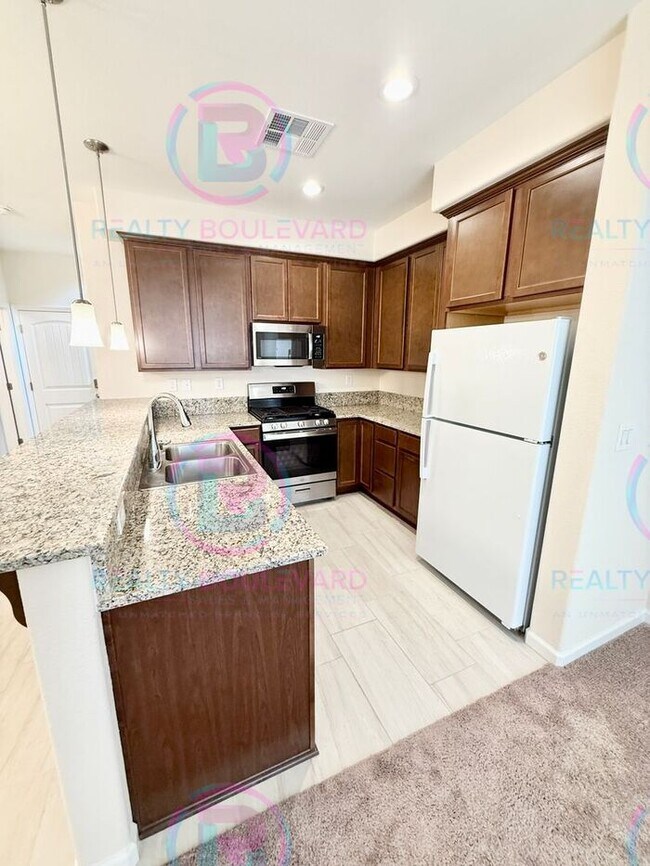 Foto del edificio - 1/2 Month Free !Modern Comfort and Conveni...