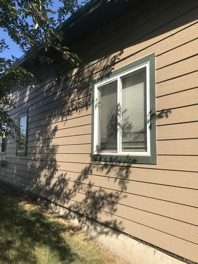 Primary Photo - 806 W 5th St