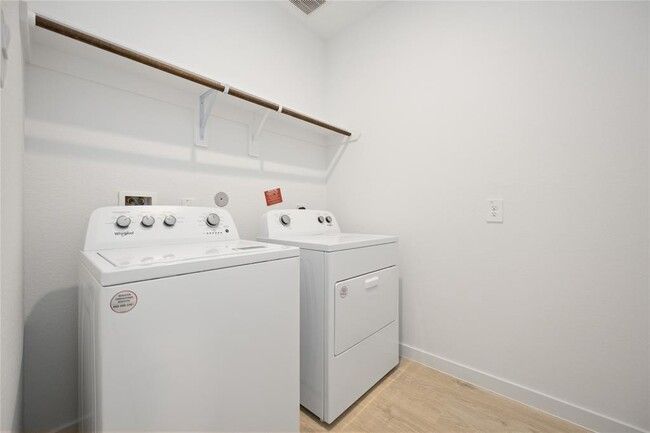 Building Photo - 31622 Farlams Farm Trl