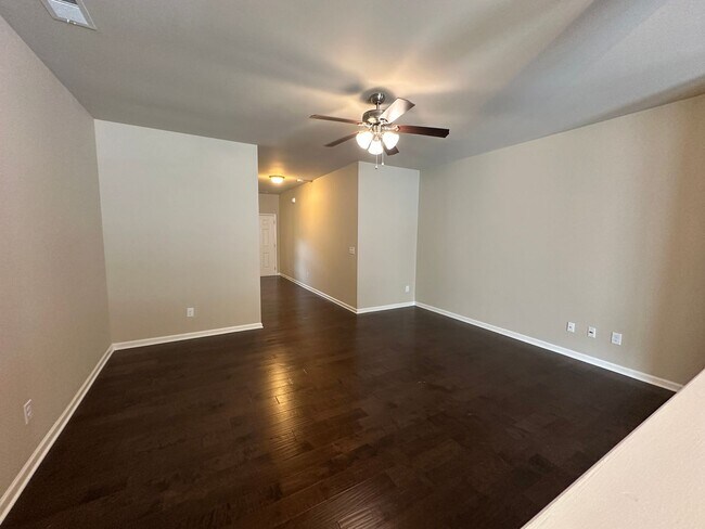 Foto del edificio - NEW LISTING - GORGEOUS TOWNHOME IN KENNESAW!