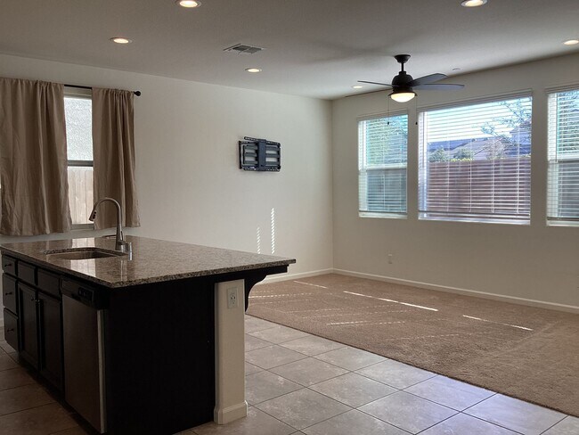 Foto del edificio - 229 Sunset Drive S