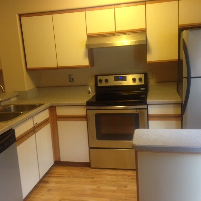 Kitchen - 3409 Grand Ave