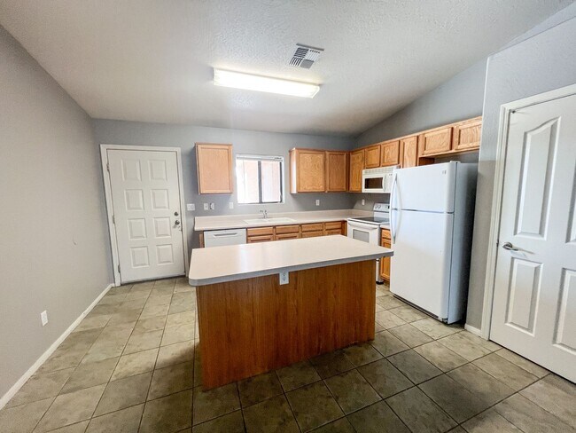 Building Photo - DUPLEX APARTMENT - CAMP VERDE