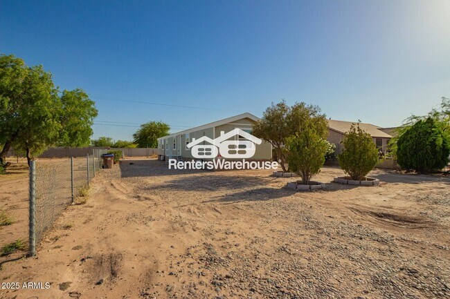 Foto del edificio - 3045 E Cornman Rd
