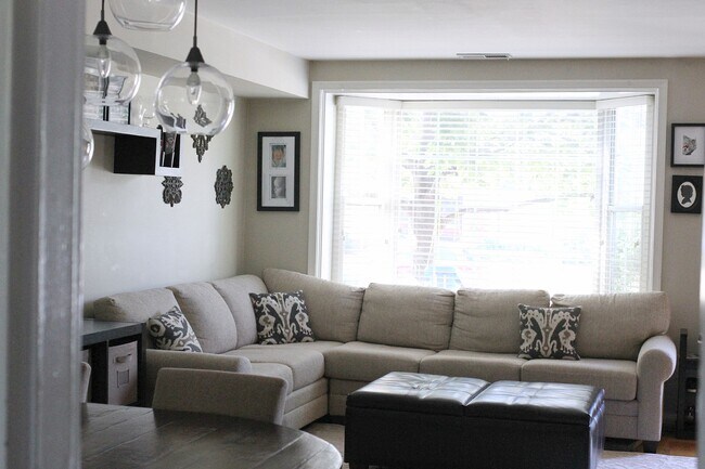 Living Room - 2415 N Dearing St