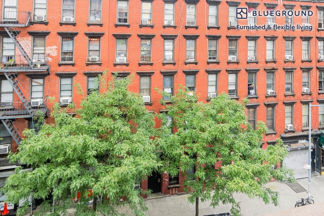 Building Photo - 515 W 47th St