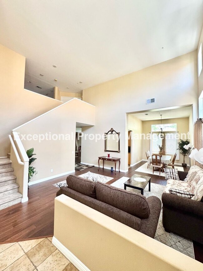 Foto del edificio - Great 4 bed 3 bath home with a loft