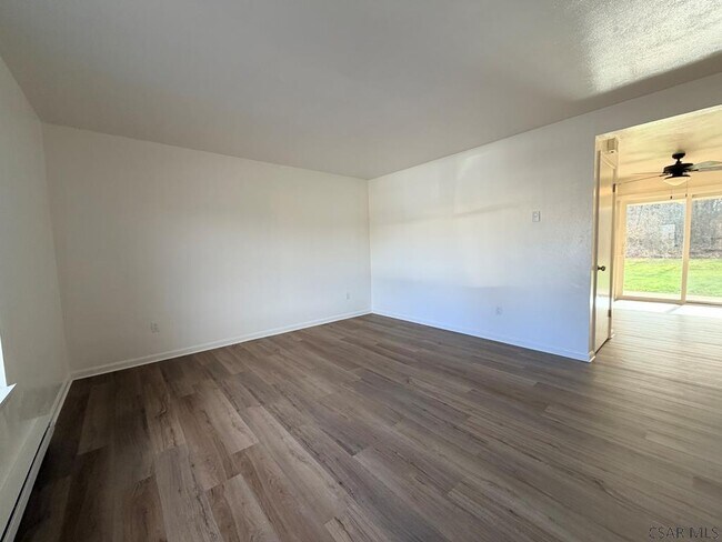 Foto del edificio - 302 Walters Ave