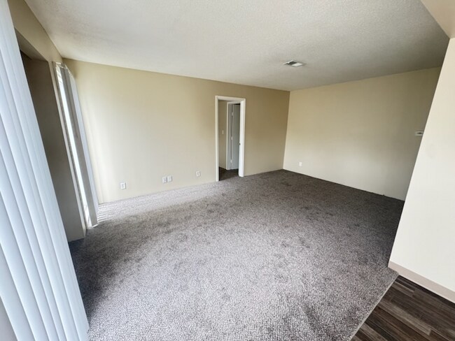 Foto del edificio - 7311 Buckingham Dr