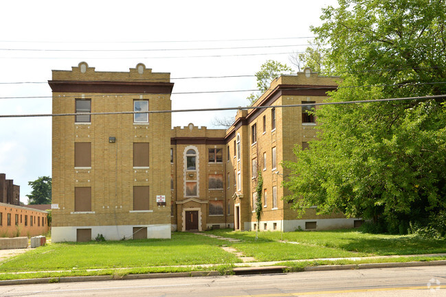 Building Photo - The Commodore Apartments