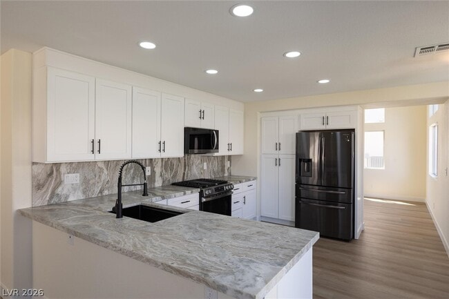 Building Photo - 2050 Paterno Ave