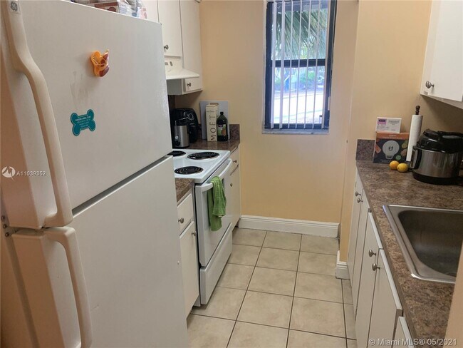 Foto del edificio - 7100 NW 179th St