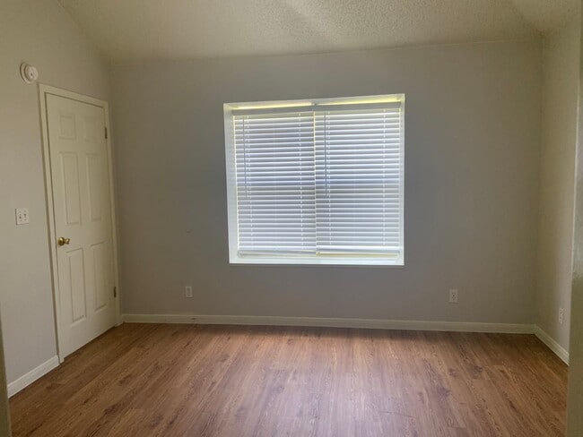 Building Photo - 2503 Marlin Dr