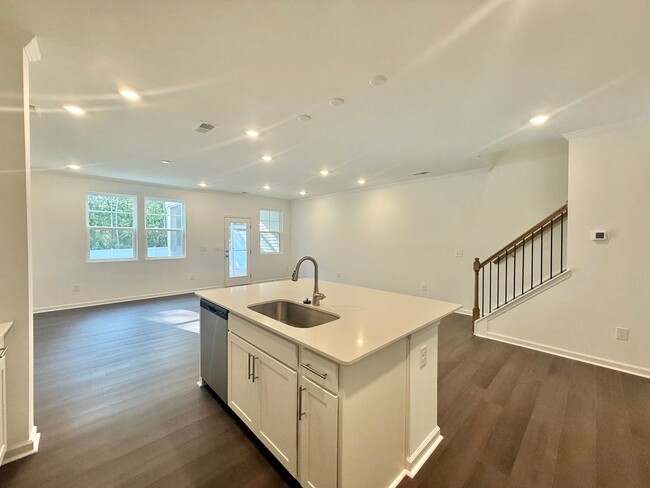 Building Photo - 132 Tree Moss Ct