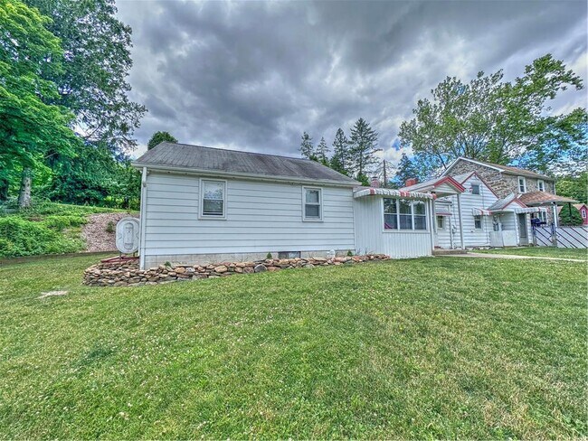 Building Photo - 3823 Sycamore Dr