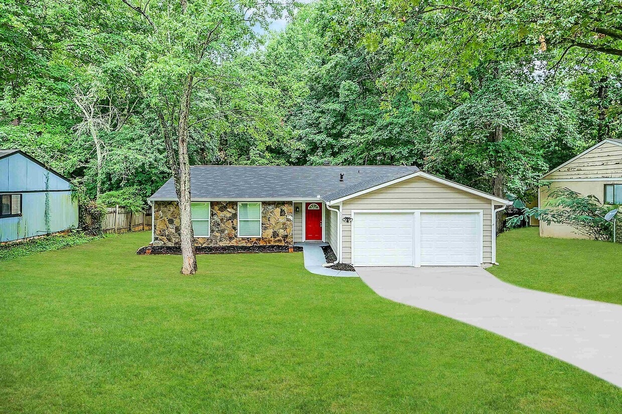 5330 Martins Crossing Rd, Stone Mountain, GA 30088 House Rental in