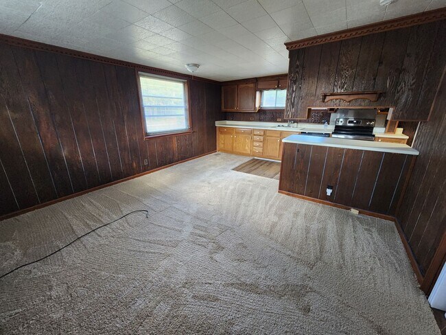 Building Photo - Renovated Home Just Off Washington Rd clos...