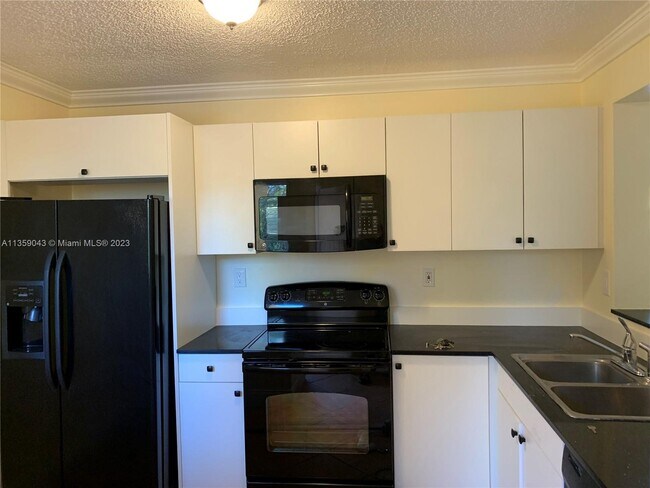 Building Photo - 15731 SW 137th Ave
