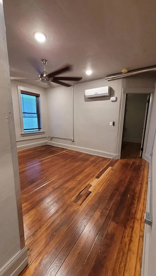 Foto del edificio - 14 W Court St