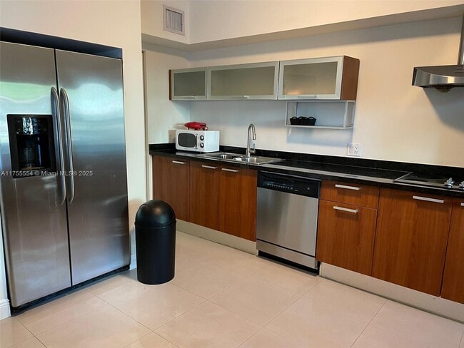Building Photo - 1650 Brickell Ave