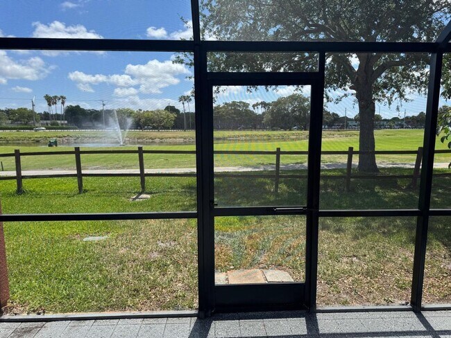 Foto del edificio - 1641 Fairway Rd