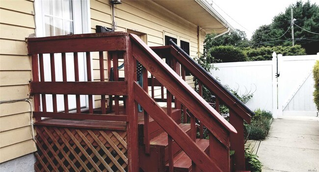 Foto del edificio - 1399 Thompson Dr