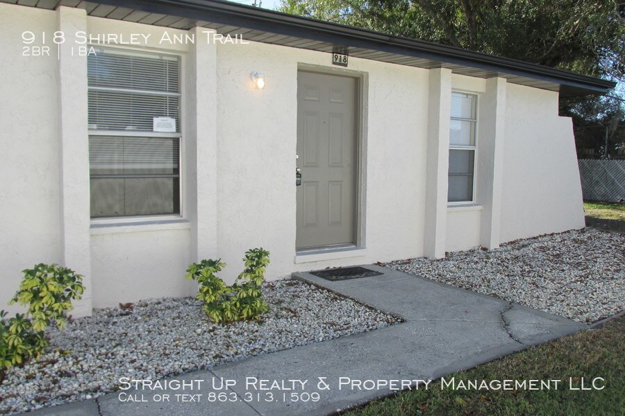 2/1 Recently Updated Duplex House Rental in Lakeland, FL