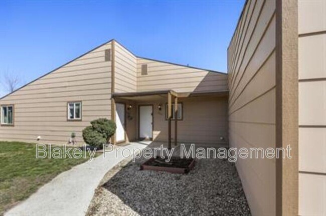 Foto del edificio - 2768 Siesta Ln