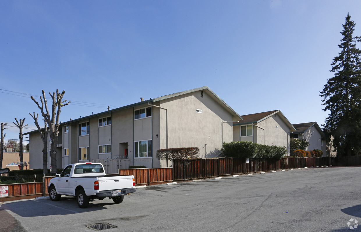 Primary Photo - Curtiss Manor Apartments