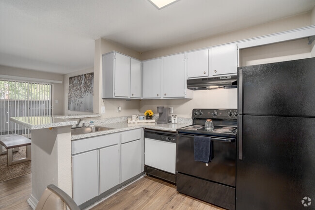 1BR, 1BA - 578SF - Kitchen - Carmel Creek