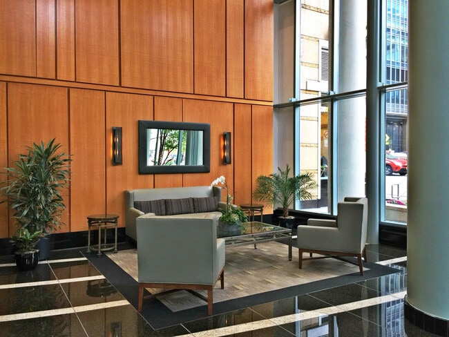 Building Photo - River North High Rise 1b/1b with Fantastic...
