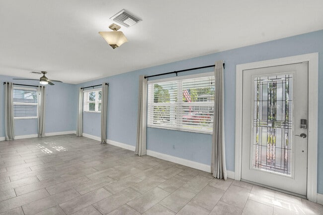 Building Photo - 501 SW 8th St